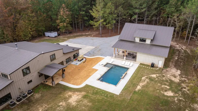 Swimming pool built by Bulldog Pool Builders